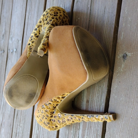 Liliana Exotic Fuzzy Leopard Print Heels - Picture 8 of 9